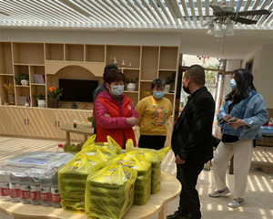 为防疫工作人员送爱心餐